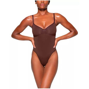 New Skims Seamless Sculpt Thong Bodysuit Size Small
